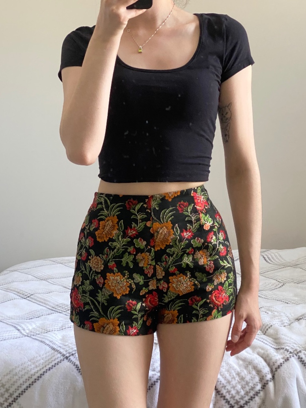 Lovers + Friends Floral Brocade High Waist Shorts Women’s Size S Black Red Gold